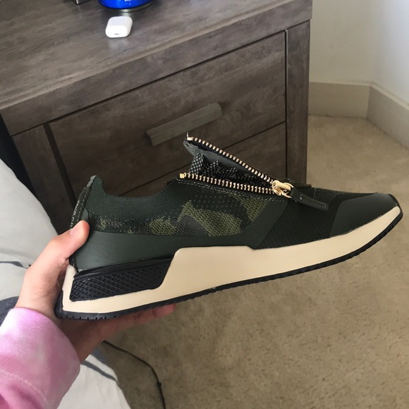 Men’s Camo Shoes - Picture 2 of 4